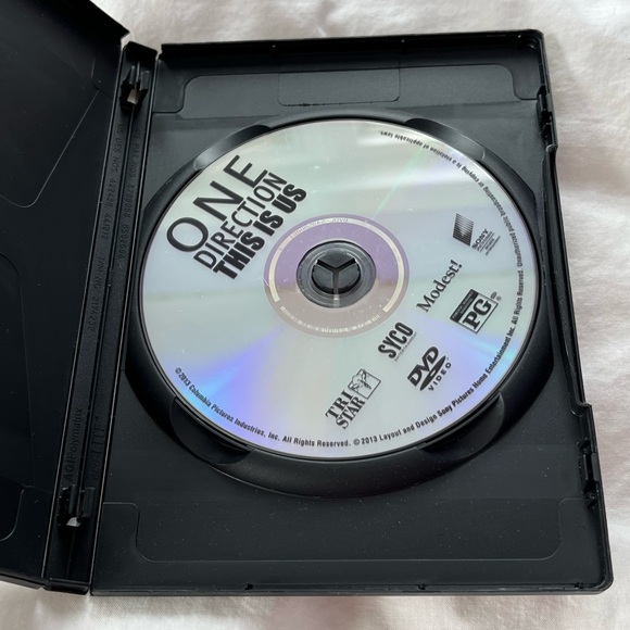 One Direction This Is Us DVD - Picture 5 of 7